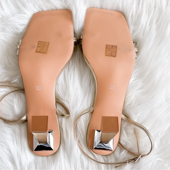 Gold and Green Heels with Decorative Embellishments - Picture 4 of 5